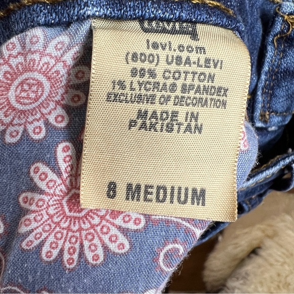 LEVI’S JEANS GENUINELY CRAFTED SLENDER BOOT CUT 526 JEANS. Size 8 Medium - Picture 5 of 5